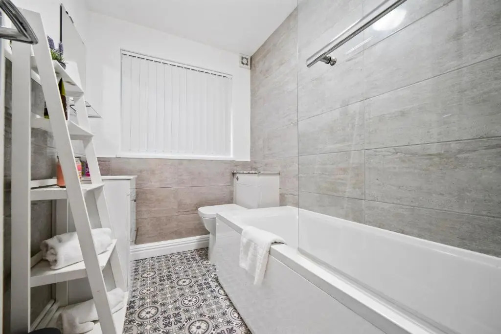 Village Hideaway 2 Bedroom Apartment North Cardiff