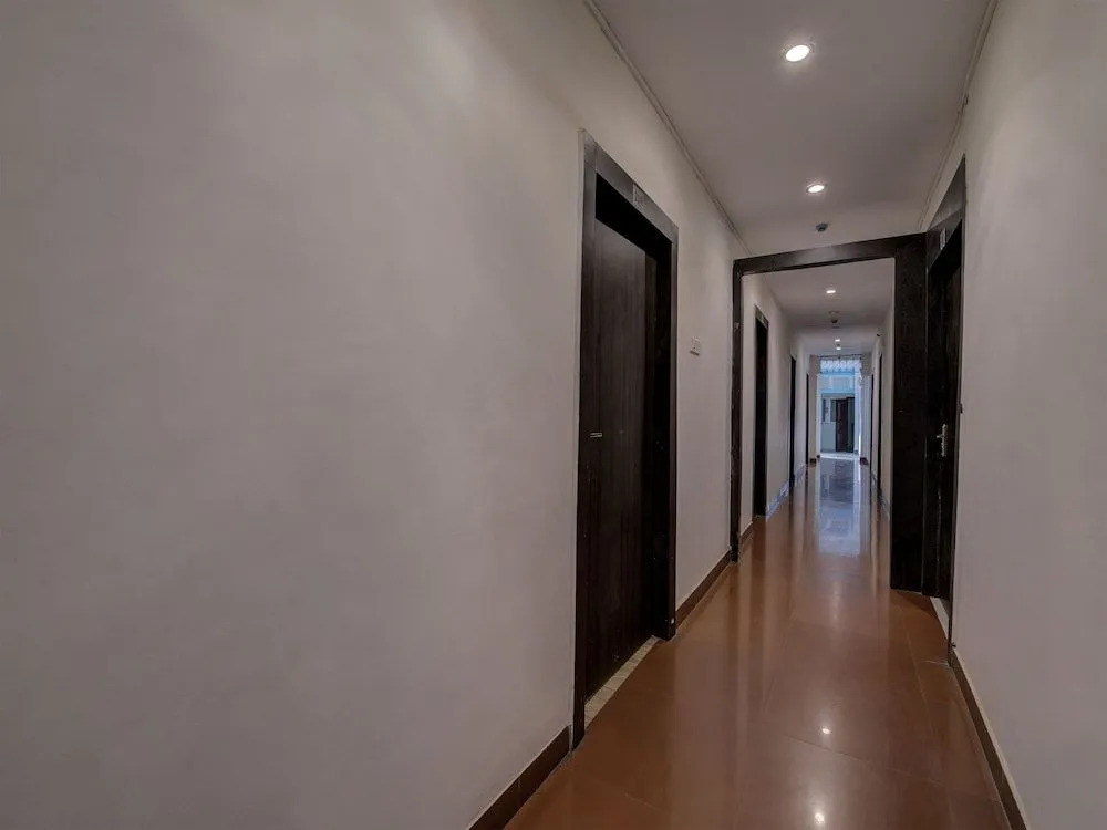 OYO 8976 Hotel Park Street 2