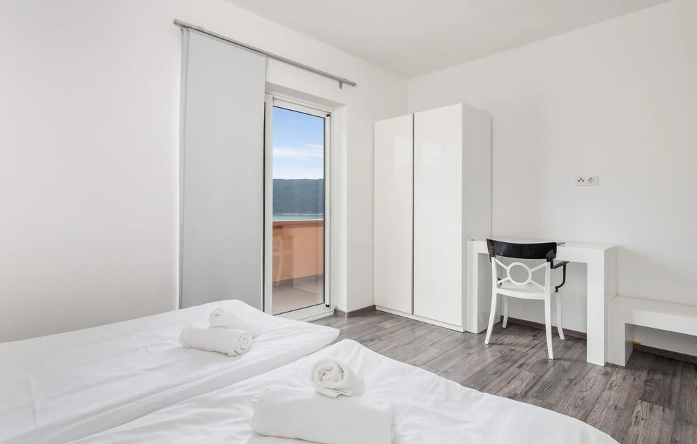 Beautiful Apartment in Kampor With Wifi, 3 Bedrooms and Swimming Pool