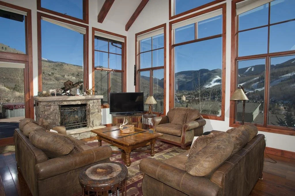 Robason 6 Bedroom Home by RedAwning