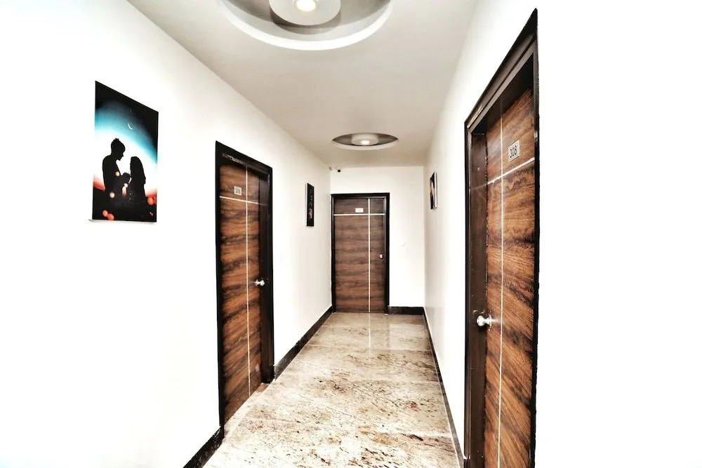 Hotel Aerocity Purple Orchid
