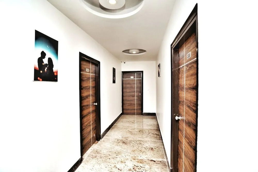 Hotel Aerocity Purple Orchid