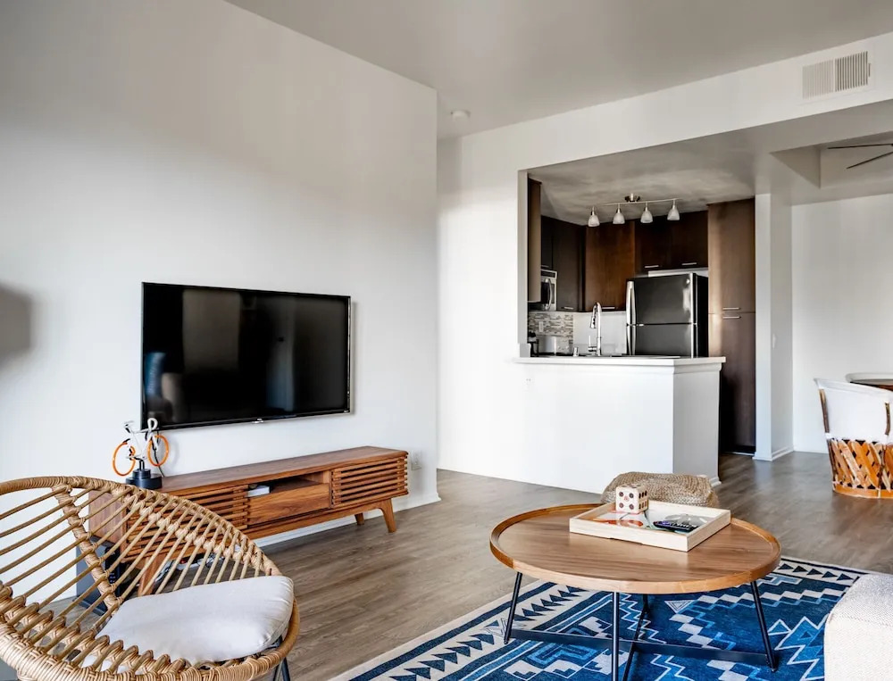 WanderJaunt - Stylish Mission Valley Apts
