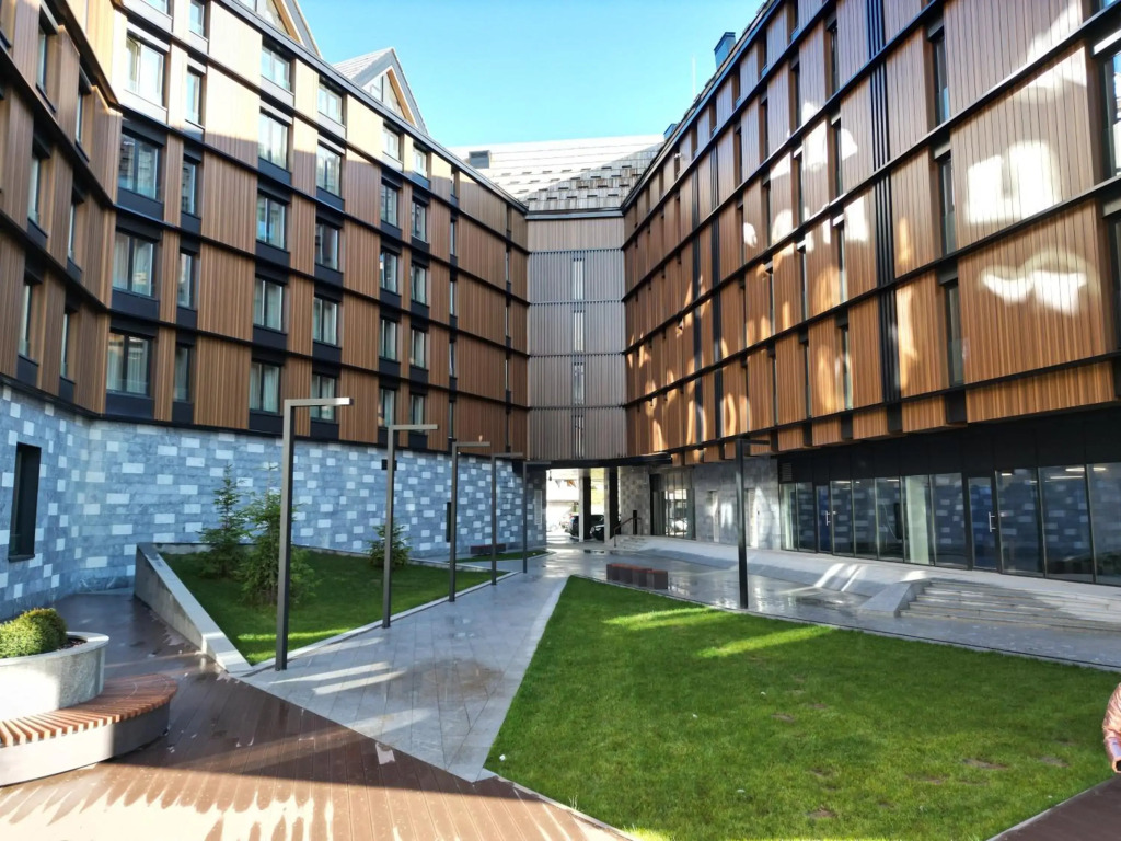 Woodside Residence 325