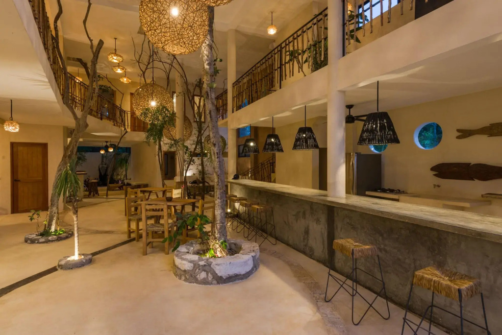 MINT Two Story Modern Penthouse 2Bd 2Bth Skyroof Pool Mins from Beach QS