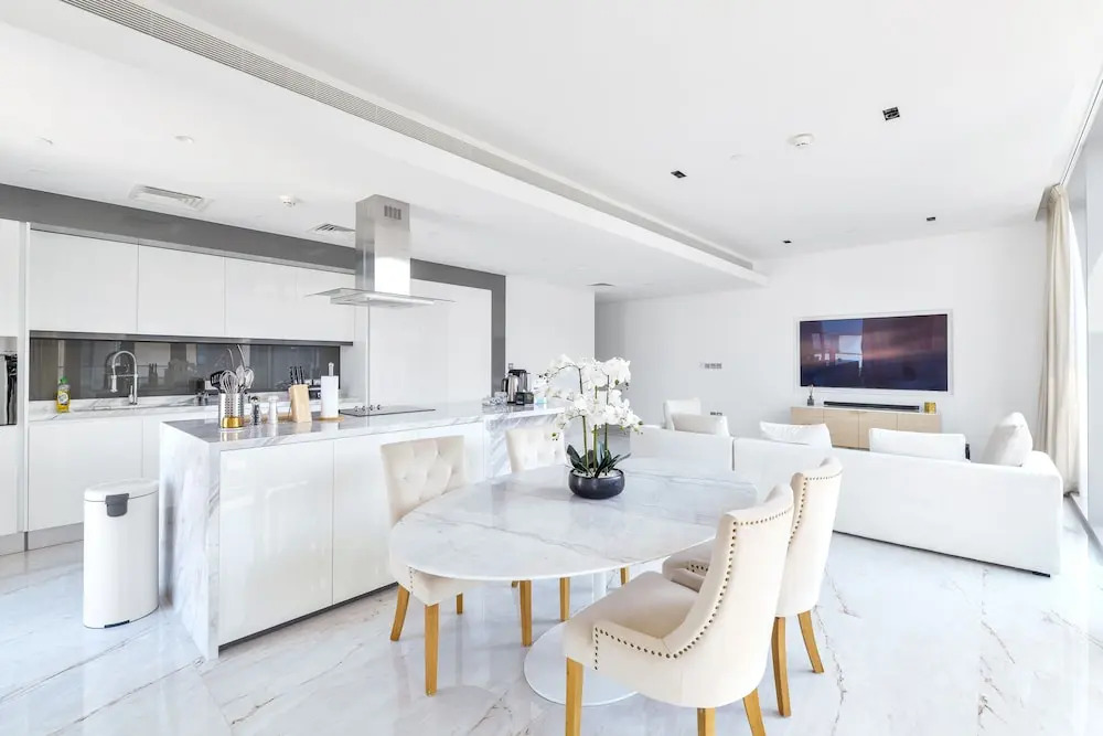 Luxury 2BR plus maids room in Bluewaters