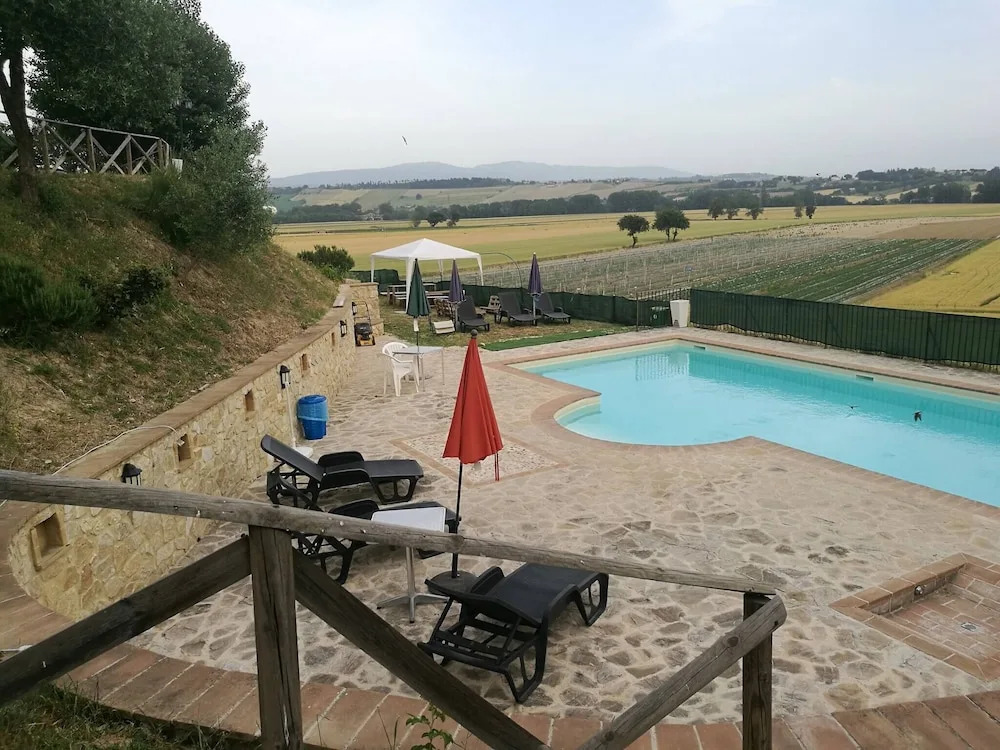 Apartment Rosa With 2 Bedrooms and Outdoor Shared Pool