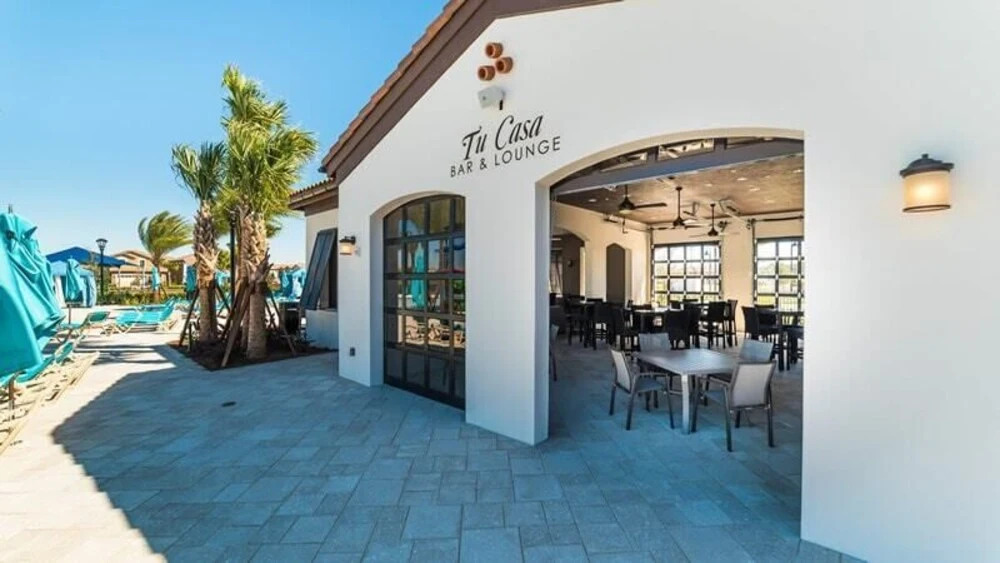 Windsor At Westside Luxury Pool 5 Bedroom Home by Redawning