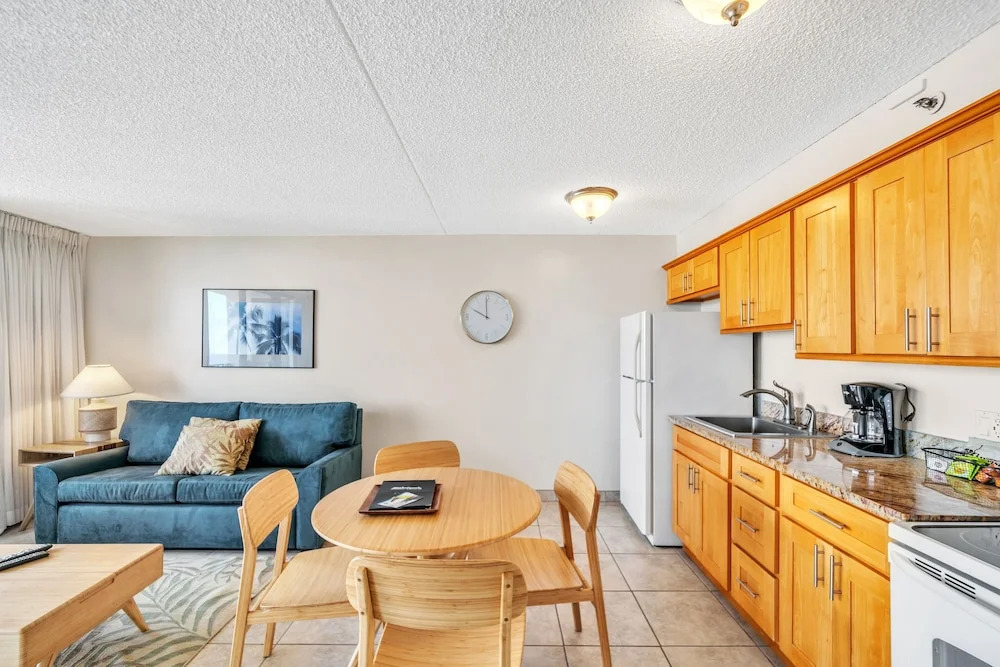 Waikiki Banyan Condo With Panoramic 37th Floor Ocean Views