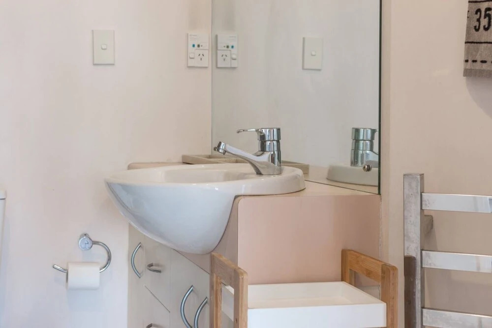 Cosy 2 Bedroom CBD Apartment With Balcony