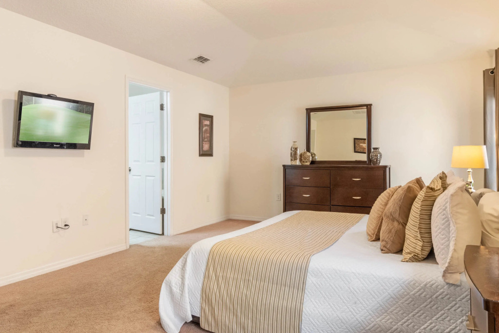 5 Bedrooms 3 Bathrooms Veranda Palms 4458 Np