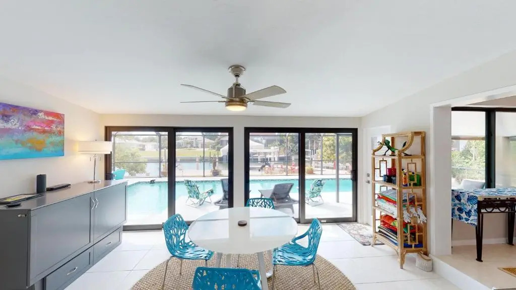 2 Bed Waterfront House I Minutes Away From The Beach