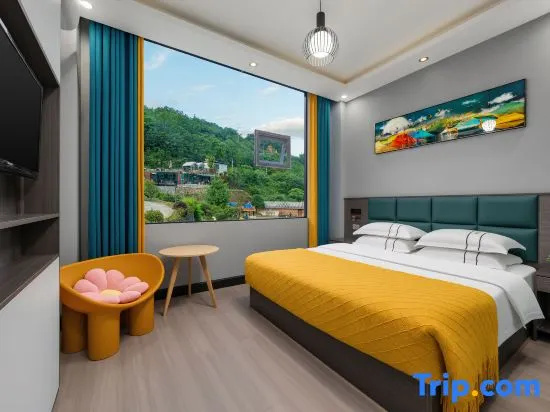 Flower Valley · Real-Scene Homestay