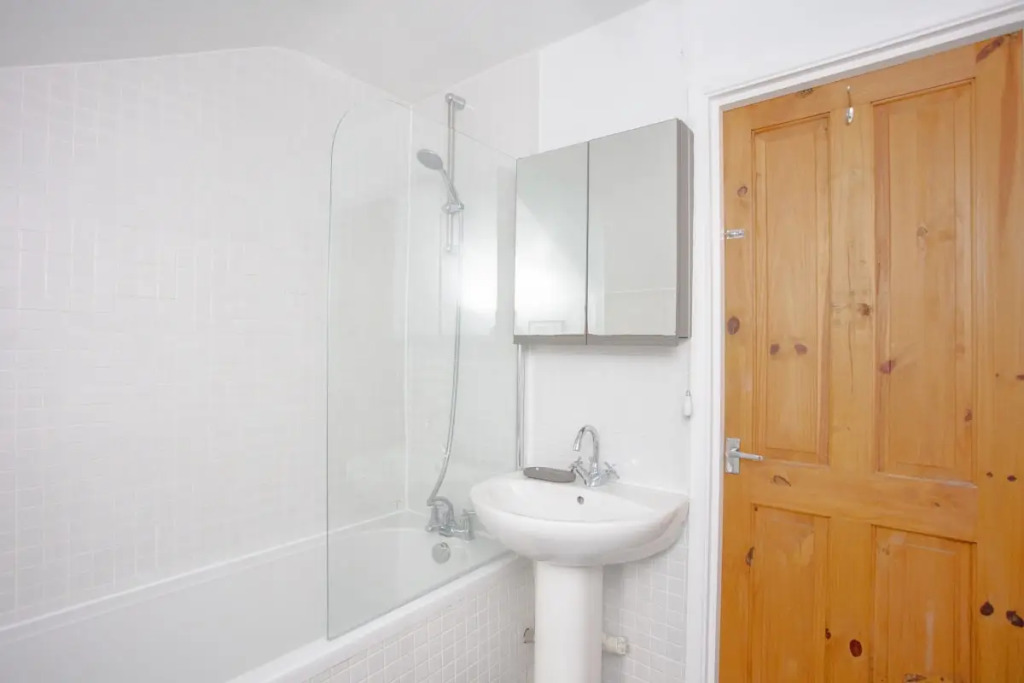 The Crescent Moon - Elegant 1bdr Flat