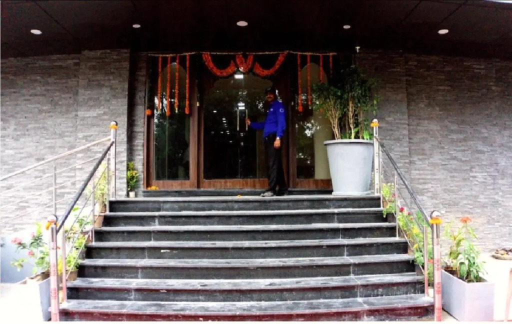 Raas Mahal-Hotel In Jaipur Near Tourist Places