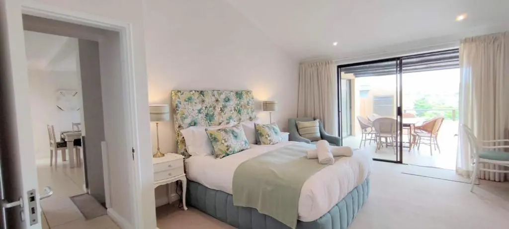 Sanctuary Beach Hideaway - 8 sleeper - 50m onto Robberg 5