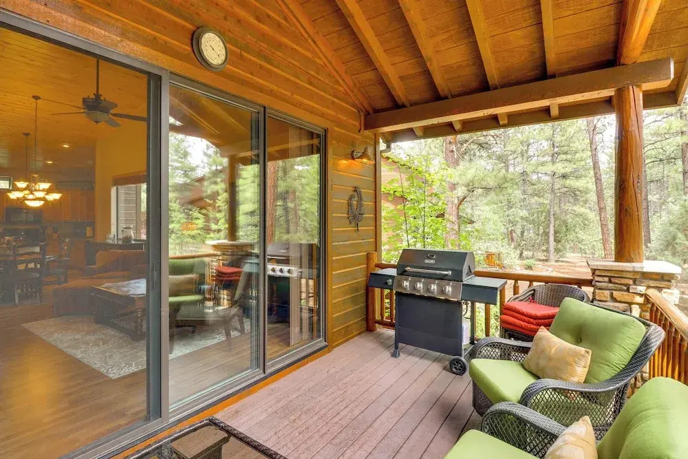 4 Miles to Lake: Retreat w/ 2 Decks!