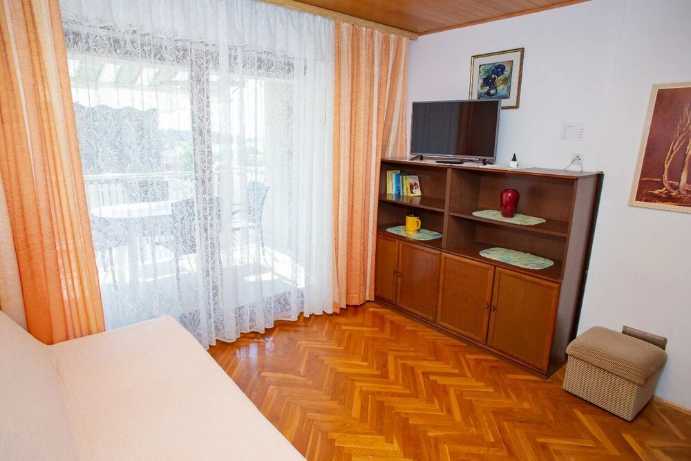Ivan - Great Location - A2