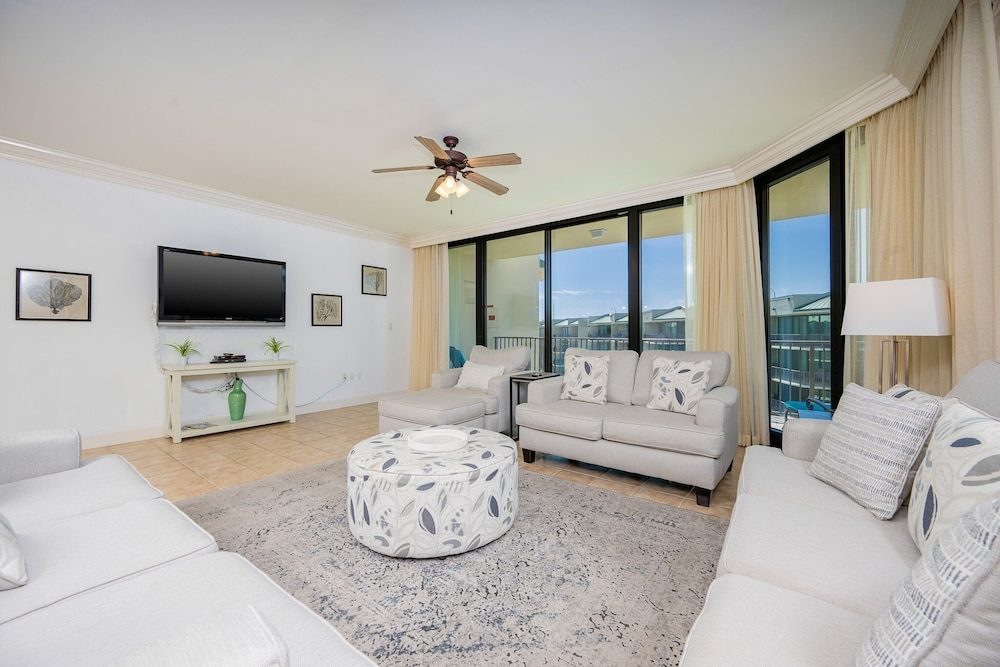Phoenix On The Bay 1524 3 Bedroom Condo