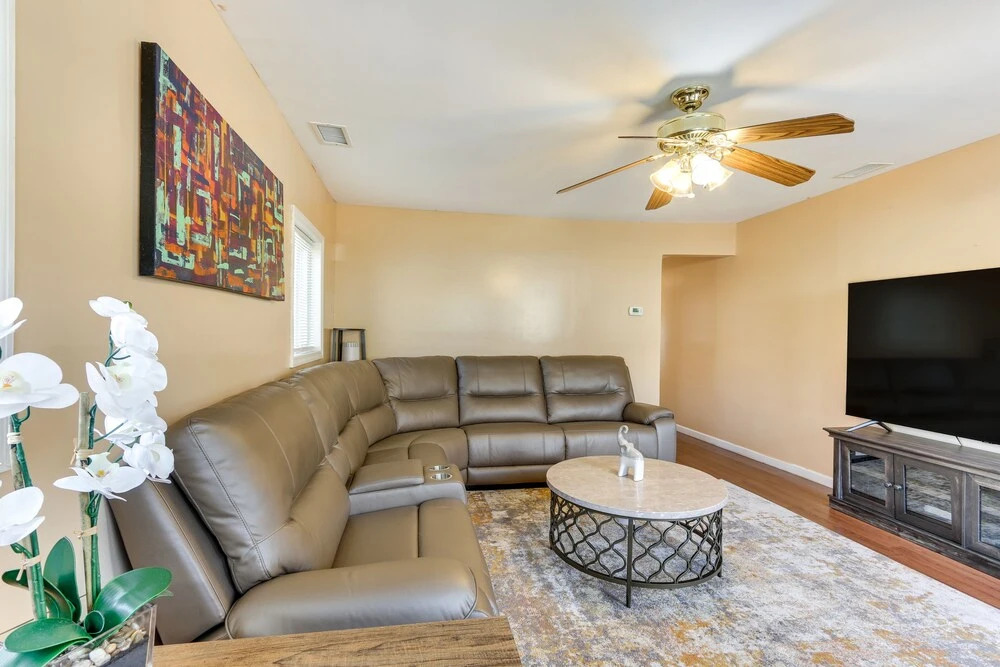 Keansburg Home w/ Private Hot Tub!