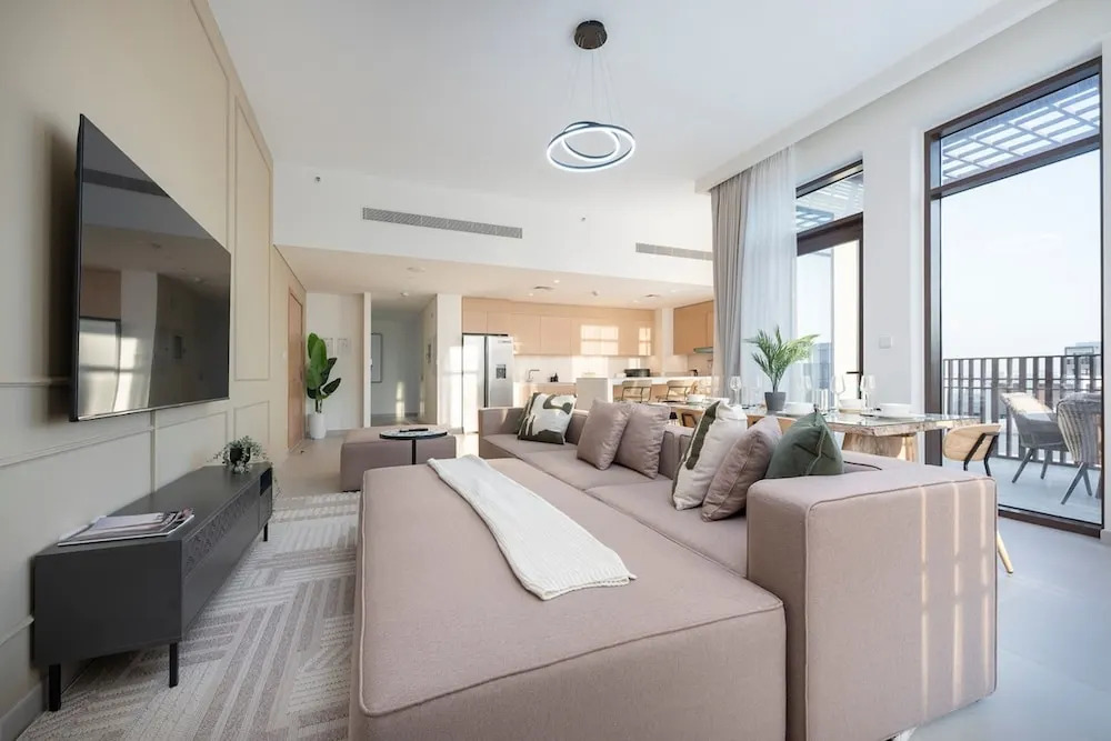 Peaceful 4-bedroom Bright Kitchen Space in Dubai Creek Harbour