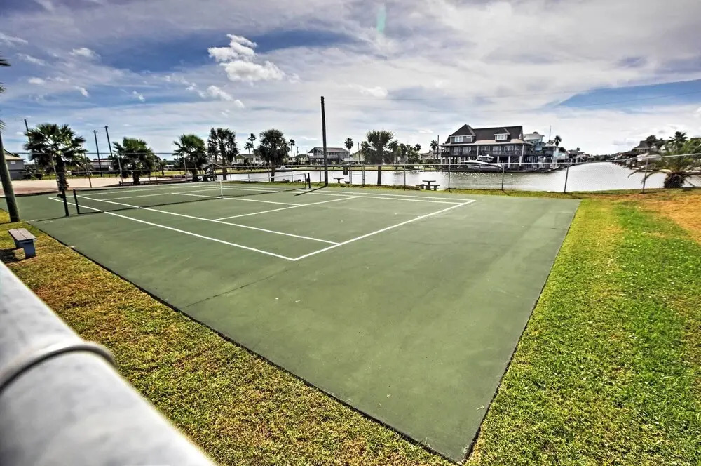 1/4 Mi to Beach: Canal-view Home in Galveston!