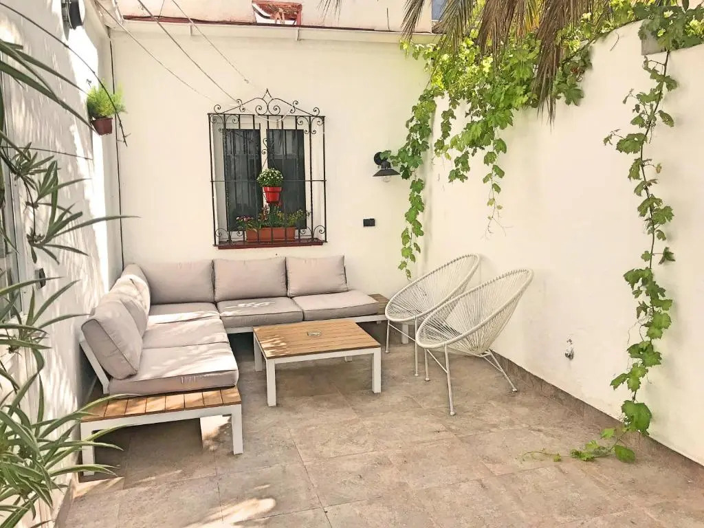 Quiet 3-bedroom house near Town Hall & Centre
