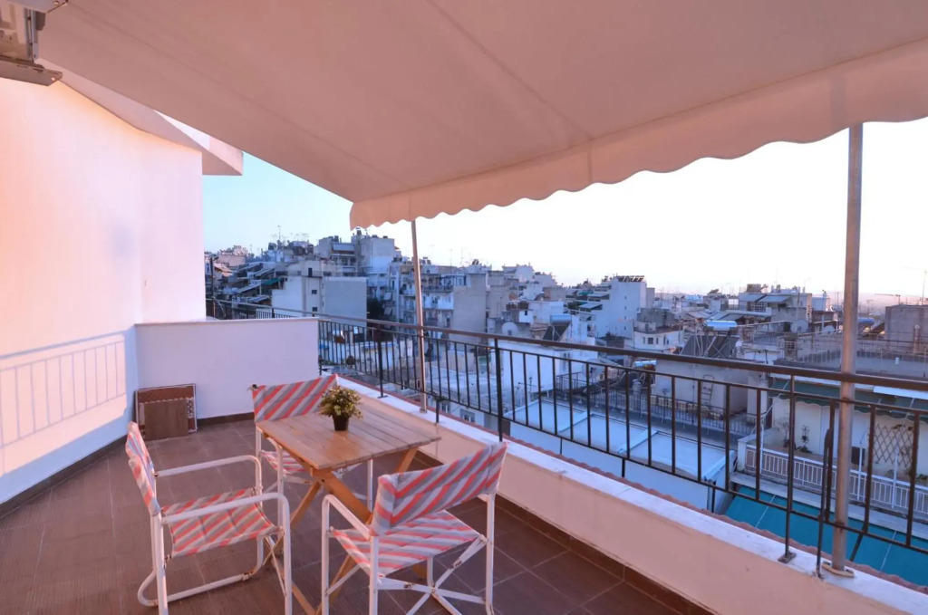 Amazing view. Minimal retire at Kypseli