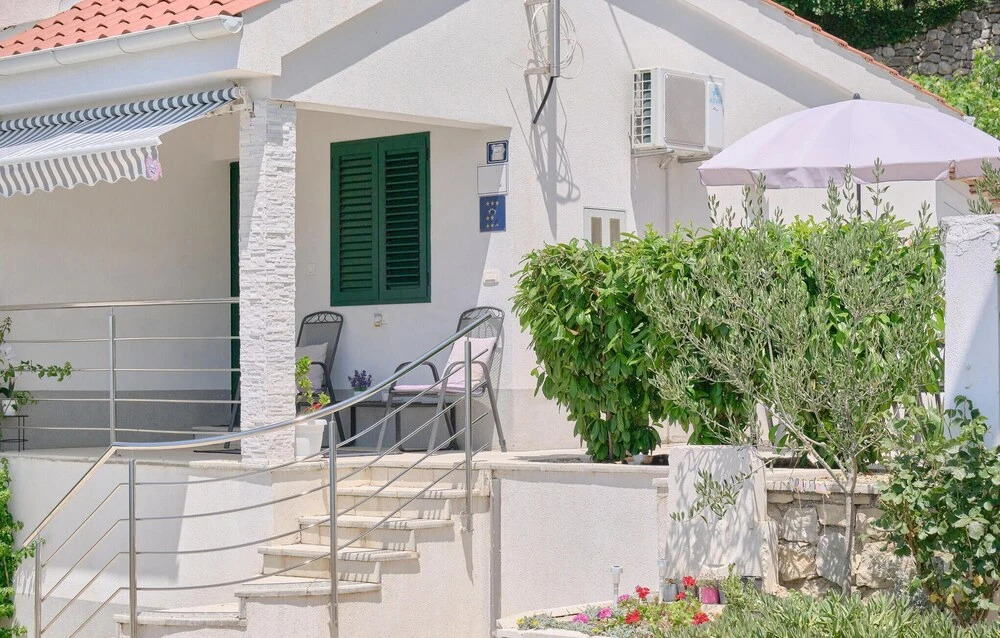 Nice Home in Podstrana With Outdoor Swimming Pool, Wifi and 2 Bedrooms
