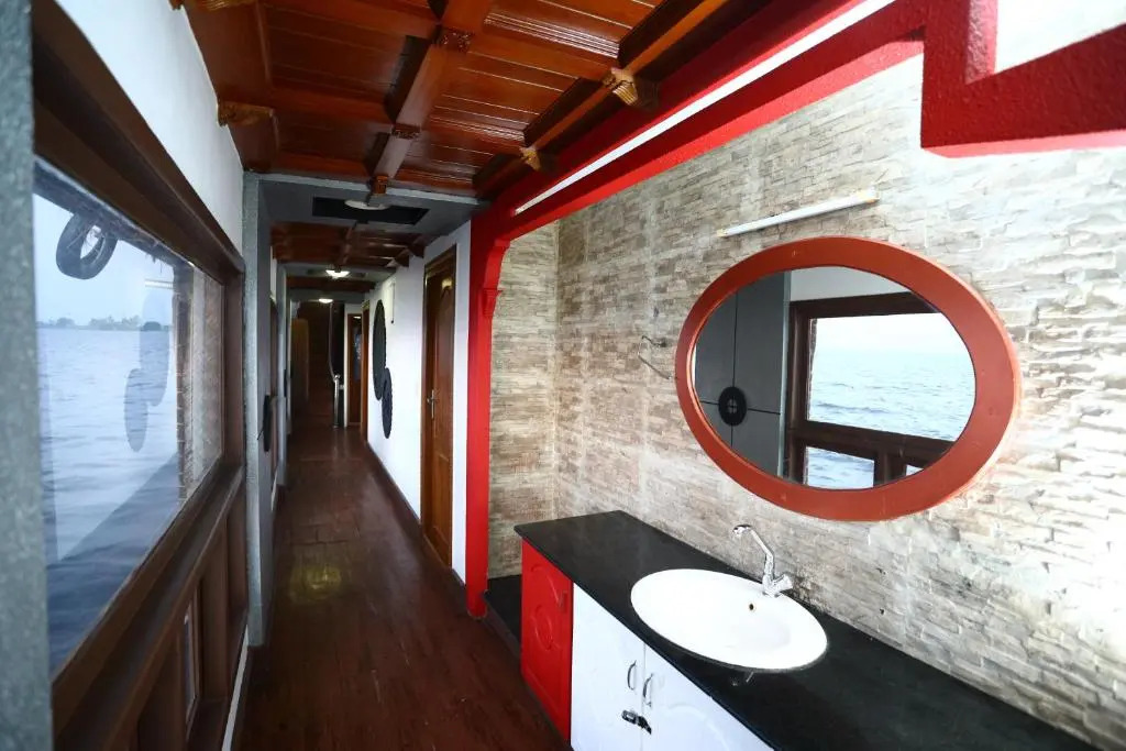 Beach Paradise Day Cruise Houseboat