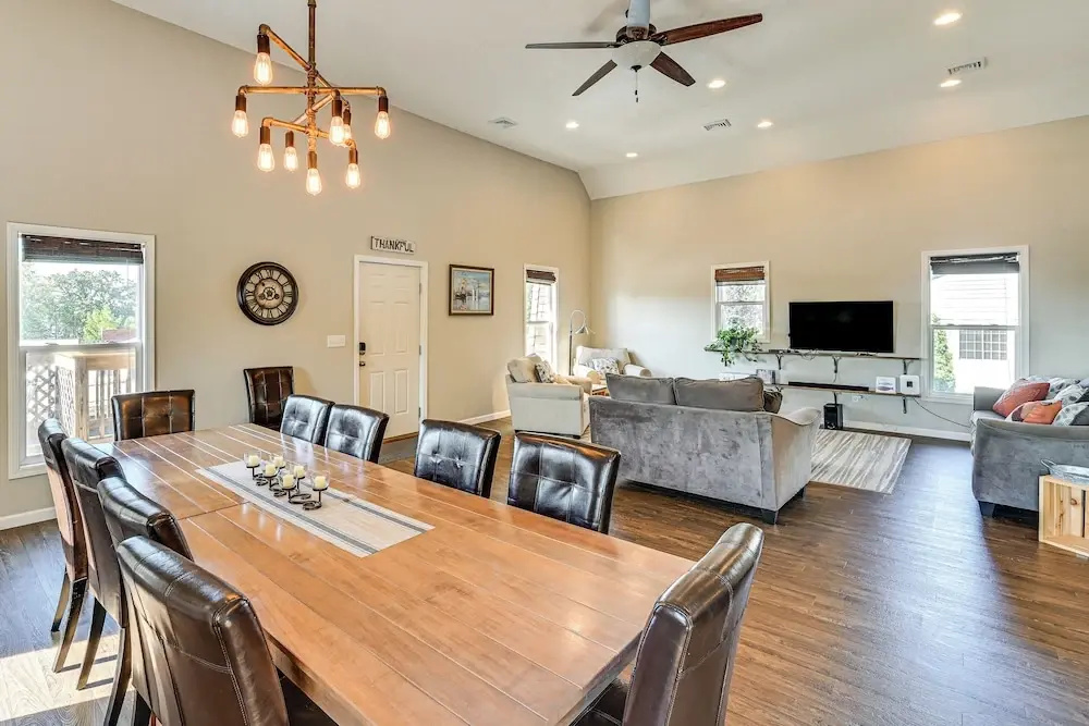 Walk to Academy: Lake Max Family Penthouse