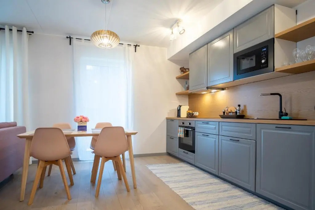 Dream Stay - Brand New Apartment with Balcony & Free Parking