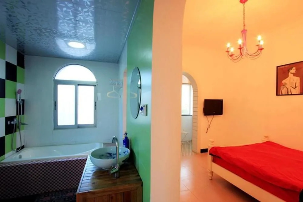 Ximen Tahiti Hostel