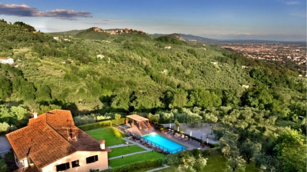 Superb Villa at Short Distance From Montecatini Pool Basketball Court Soccer Ping-pong Mountain-villa Ferrette