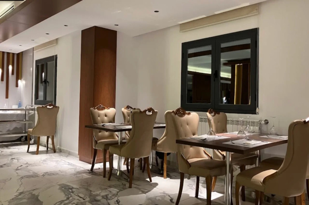Al Bayt Hotel