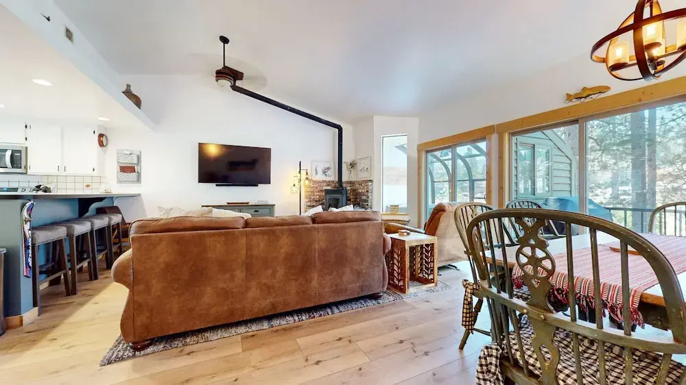 Forest Creek 29 Forest Setting Mountain Townhouse with Private Jacuzzi by RedAwning