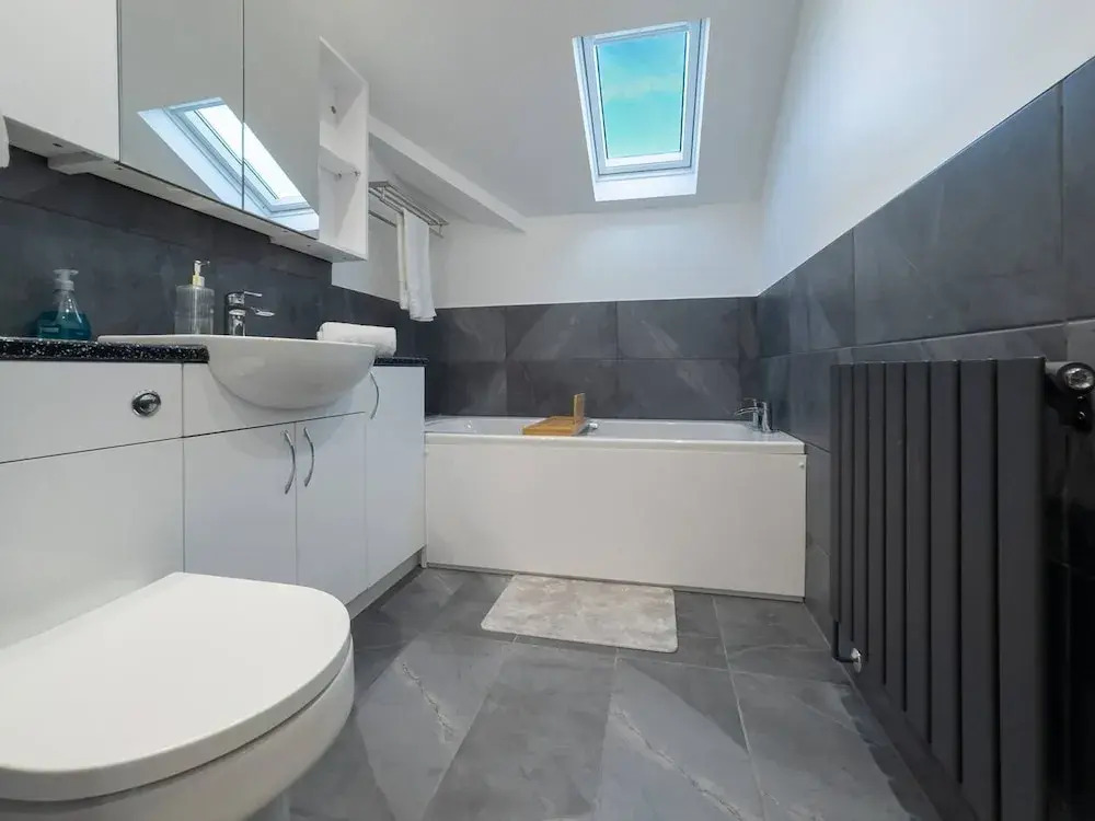 Elegant 2BR Broadstairs Coastal Escape by Adliv