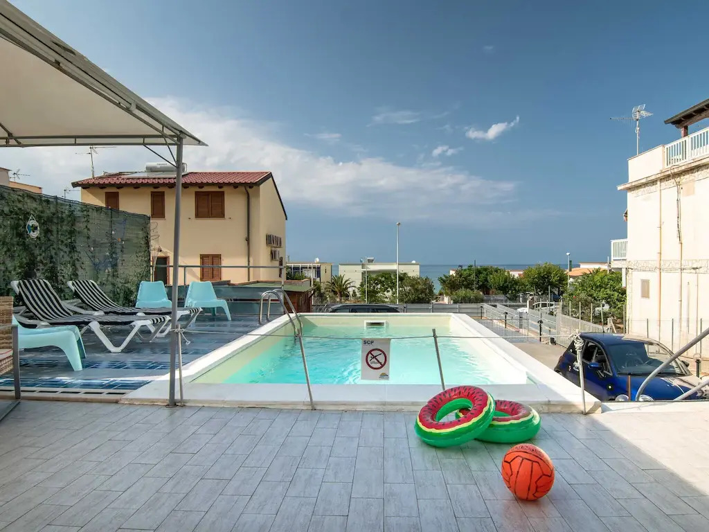 Seafront Apartment in Villa with Swimming Pool and Parking