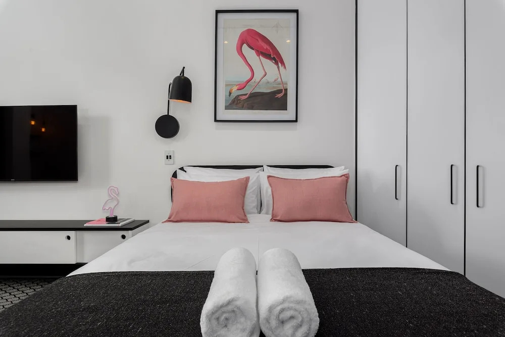 The Flamingo 708