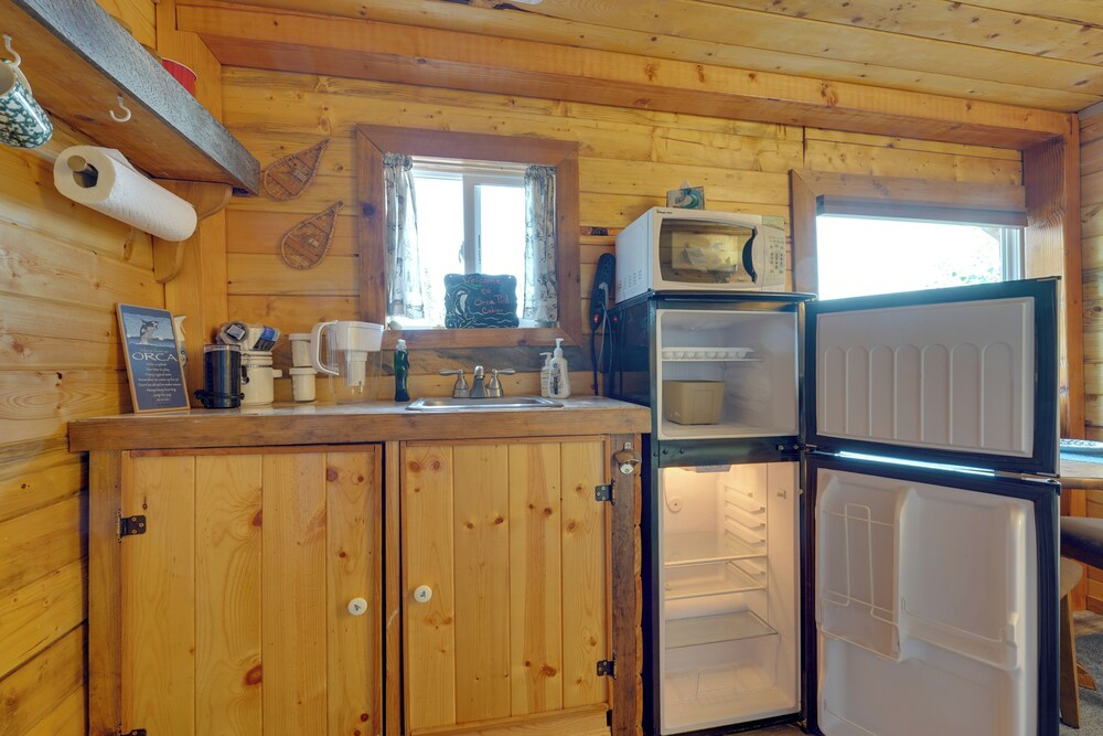 Ultimate Alaskan Retreat: Lakefront Soldotna Cabin