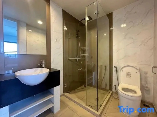 Unixx - High-Floor 2BR Sea View   Prime Pattaya Location