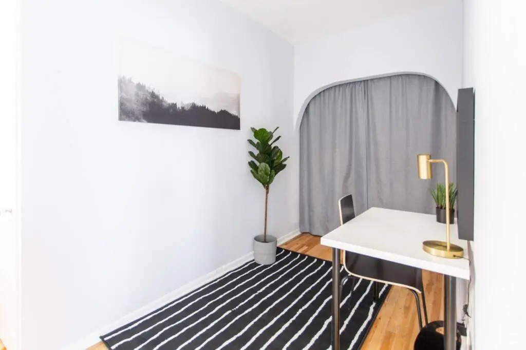 Hip and Trendy 2BR Apartment in Logan Square!