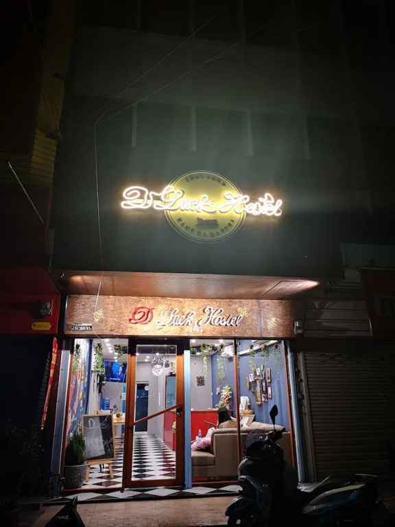 D​ Luck​ Hostel