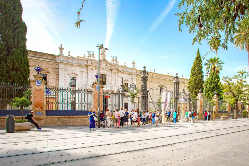Spectacular 4BD apartment near Alcazar. San Fernando