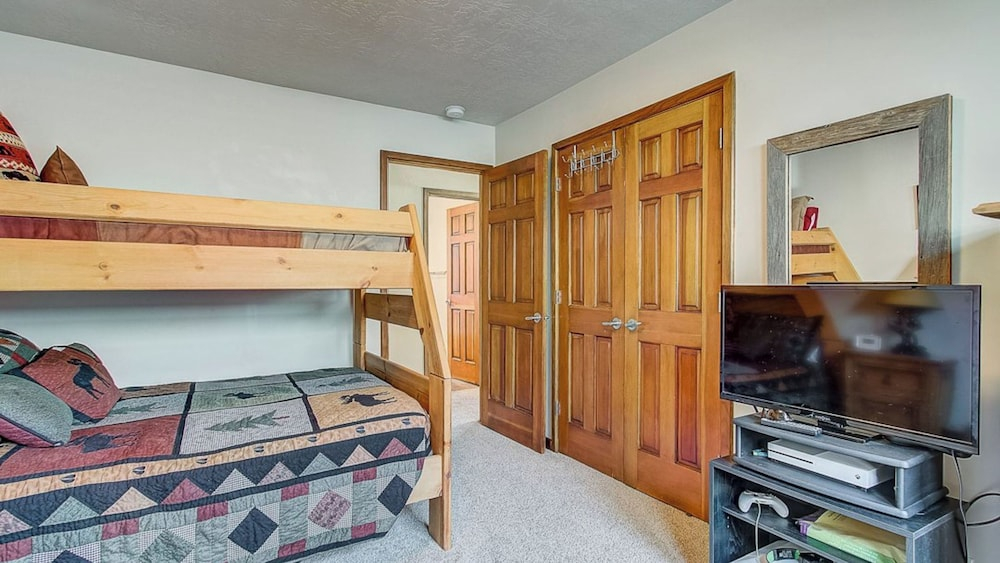 Hot Tub, Walk to Main Street + Town Ski Lift Park Ave Getaway by Avantstay
