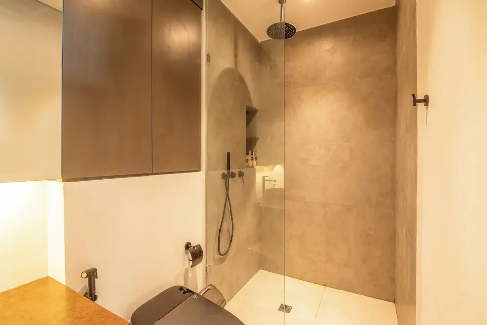Modern 4 BR villa heart of Canggu 8mins to beach