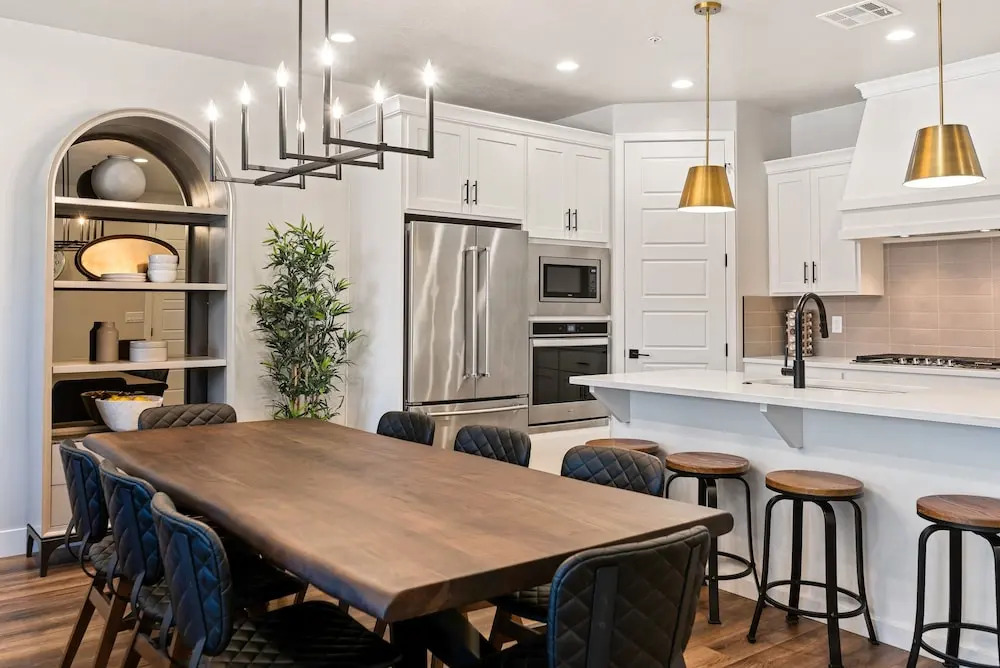 Reunion HQ home