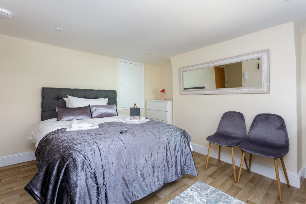 St Marys Modern Central Huge Studio Apartments