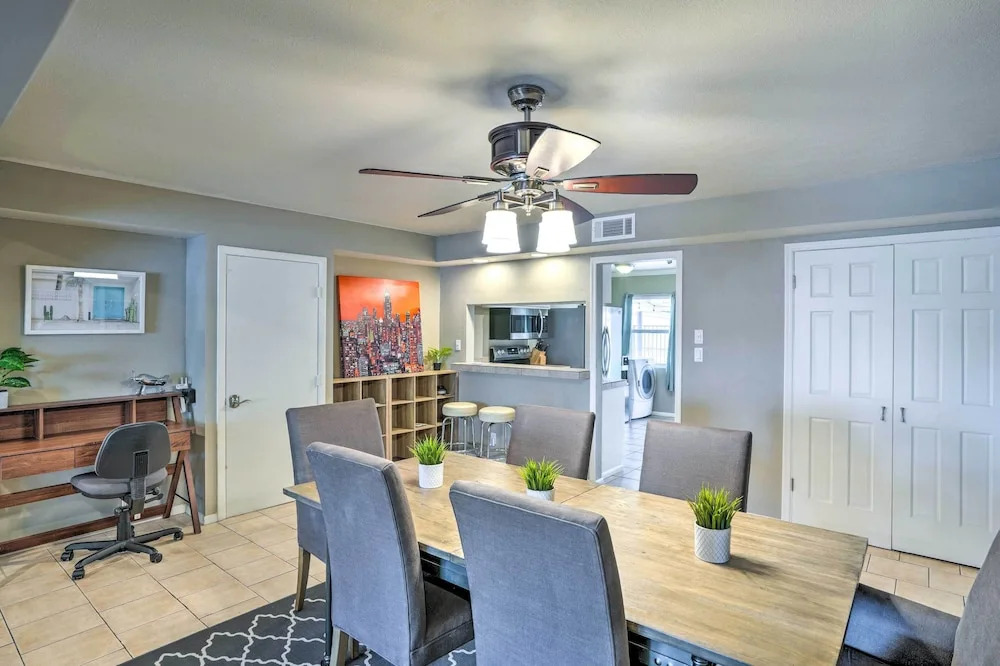 1 Mi to Old Town Scottsdale: Home w/ Putting Green