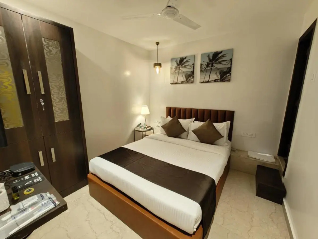 The Majlis Hotel - Near Taj Hotel Colaba